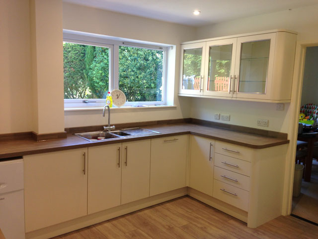 Howdens new kitchen fitter Cirencester Glos