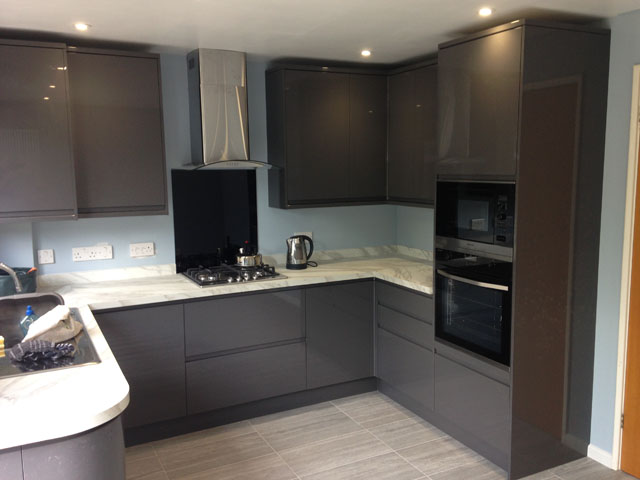 Howdens kitchen installers Cirencester Gloucestershire